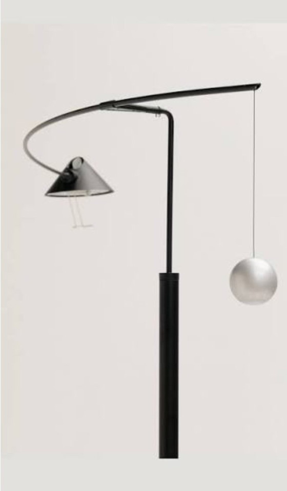 Lampadaire post moderniste de Carlo Forcolini pour Artemide., Métal, Noir (photo 2 sur 7)