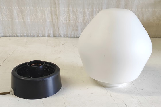 Image 1 of Plafondlamp van PHILIPS in wit glas en zwart ABS - jaren 60/70