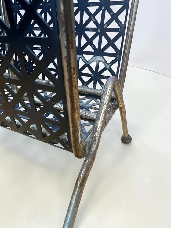 Vintage Newspaper Stand Brass & Black – Mid Century Magazine Rack with Wooden Handle | 1960s Design Magazine (photo 7 of 8)