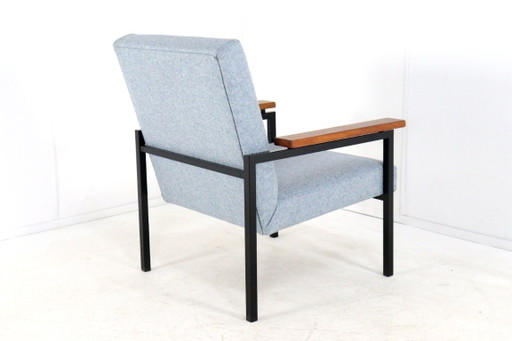 Gijs van der Sluis armchair no. 30 vintage newly upholstered