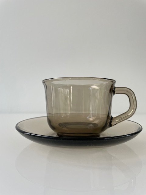 Image 1 of Set di 4 tazze e piattini vintage Arcoroc | Francia anni &#39;70 | 150 ml