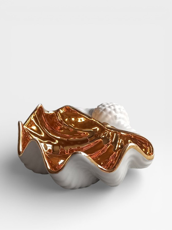 Image 1 of Vintage 1960s porseleinen schelpschaal met goudluster - Hollywood Regency stijl