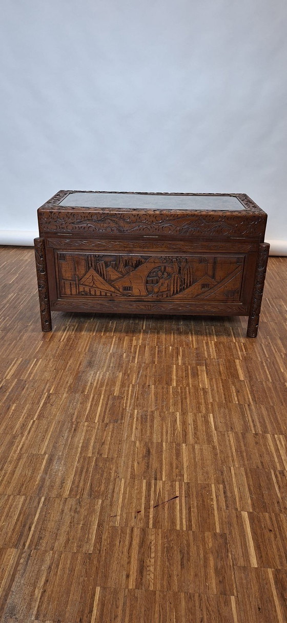 Image 1 of Indonesische of Chinese kamferhouten kist