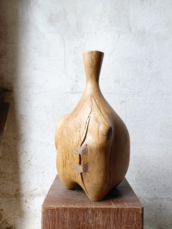 Image 1 of Vase / sculpture en chêne massif sculpté
