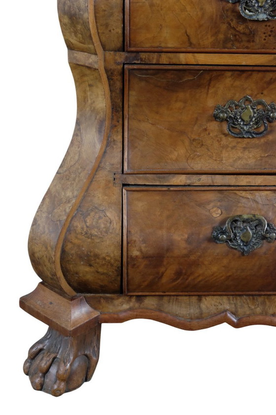 Image 1 of elegant 18th century desk with curb in burr walnut.