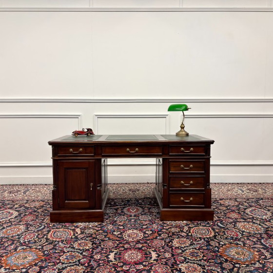 English Classic Desk with Green Leather – Wood (photo 2 of 19)
