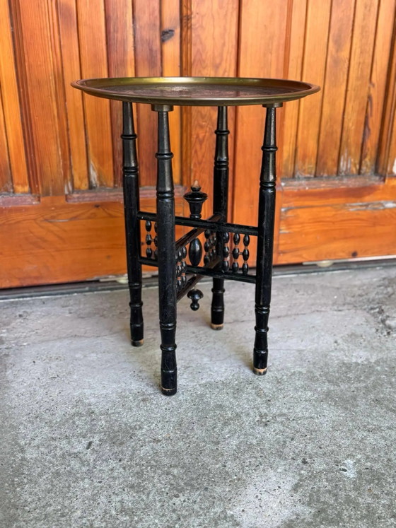 Tavolo Pieghevole Marocchino con Piano in Ottone Inciso – Tavoli da pranzo, Legno (photo 6 of 7)