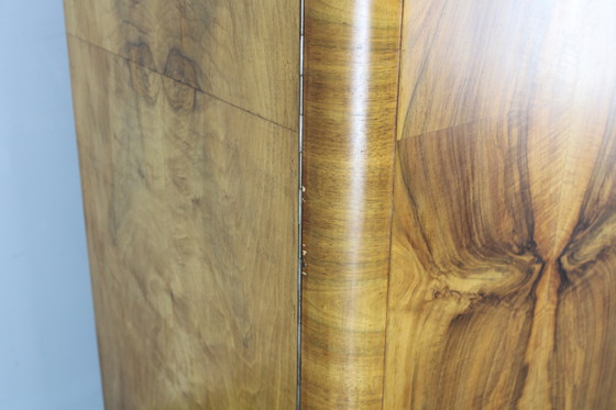 Image 1 of Armadio Bauhaus anni '30 di Vichr &amp; Spol in finitura noce, Cecoslovacchia