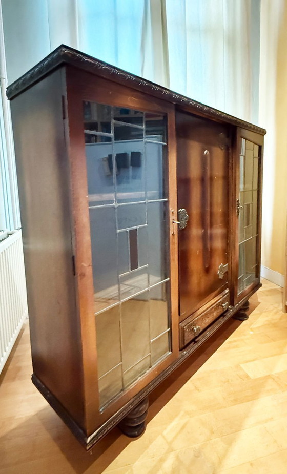 Image 1 of Vetrina vintage a tre ante con cassetto e due ante in vetro colorato