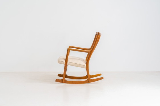 Image 1 of Fauteuil à bascule « ML33 » de Hans J. Wegner pour A. Mikael Laursen (Danemark, années 1950).