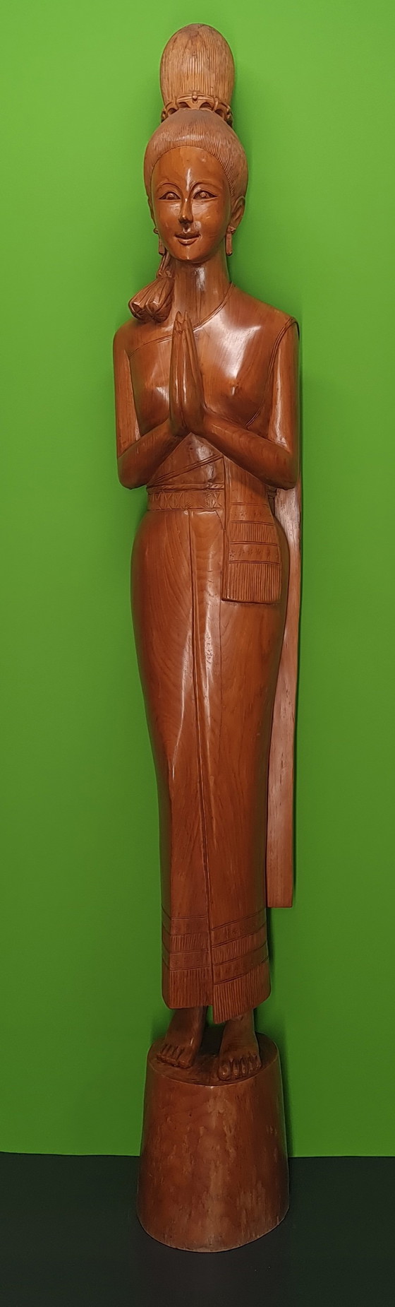 Image 1 of Belle et grande femme Sawadee de 168 cm de haut