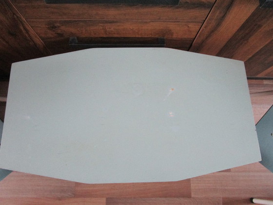 Image 1 of Ensemble d'appoint composé de 2 chaises et d'une table, années 1950.