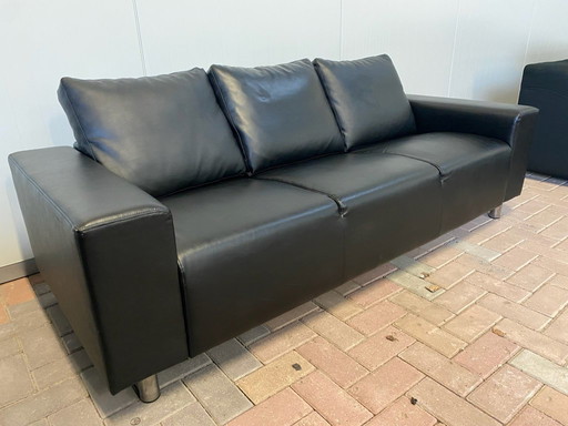 Bellissimo divano a 3 posti in pelle nera