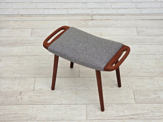 Image 1 of 1970er Jahre, dänischer Sessel mit hoher Rückenlehne und Hocker, Wolle, Teakholz.