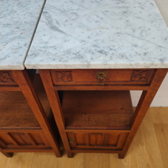 Image 1 of Ensemble de tables de chevet/comptoirs anciens avec plateau en marbre. Prix de l'ensemble