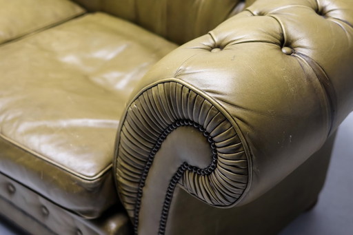 Vintage Chesterfield bank uit het midden van de 20e eeuw, gemaakt van zeegroen leer.