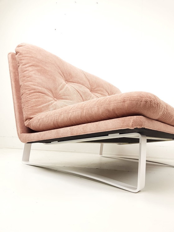 Image 1 of Vintage roze Artifort Kho Liang Le tweezits bankje | bank