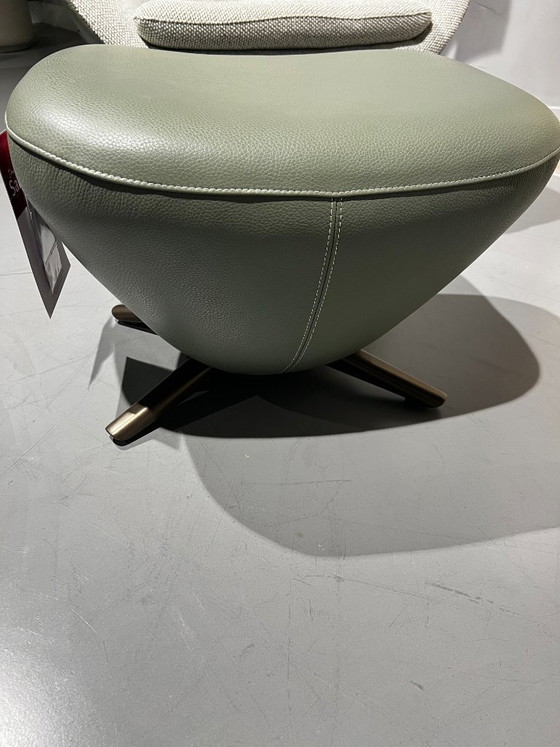 Image 1 of Leolux Caruzzo + Pouf