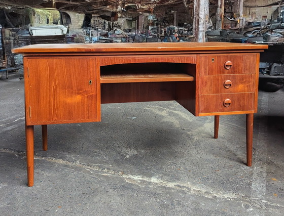 Image 1 of Scrivania indipendente vintage in teak danese con sezione bar