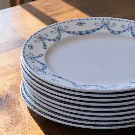 Image 1 of 9 Dessertteller aus Steingut aus dem 19. Jahrhundert, signiert Sarreguemines, Sammlung „Juliana“.