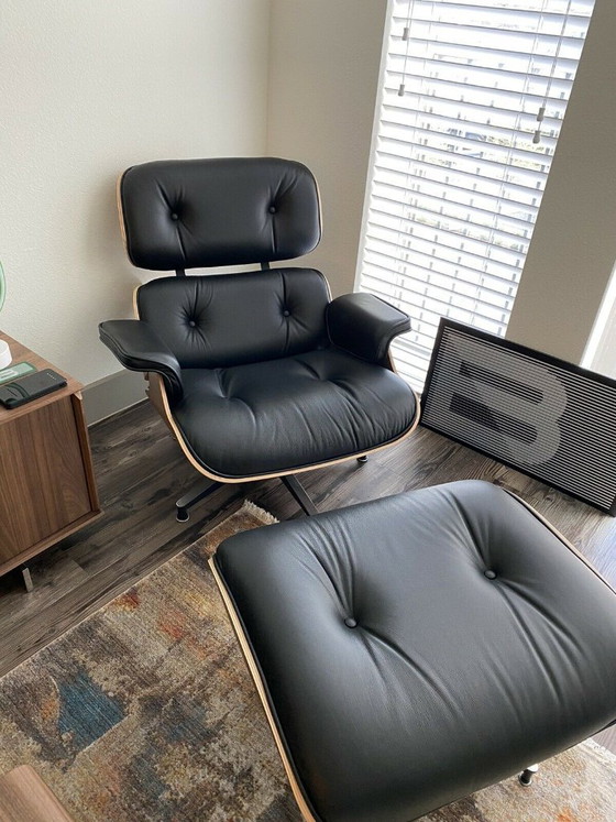 Image 1 of Poltrona e poggiapiedi Herman Miller Eames, 100% autentici.