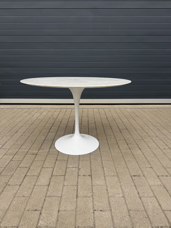 Original Knoll Tulip 107cm redondo Arabescato Mate en MENTA CONDICIÓN!! Eero Saarinen – Mesas de comedor (photo 12 of 15)