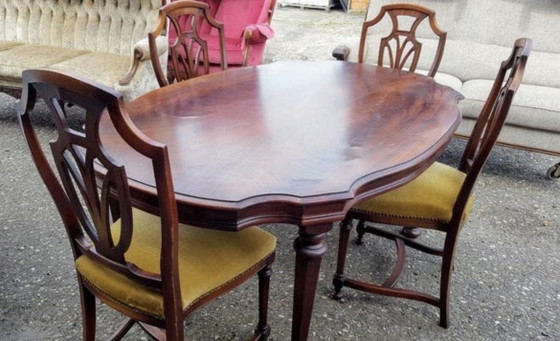 Image 1 of Mahonie eetkamer tafel 