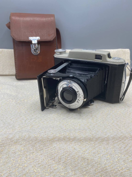 Kodak A Modèle 11, opvouwbare balgcamera met originele leren etui – decoratieve objecten, Leather, Chrome, Retro