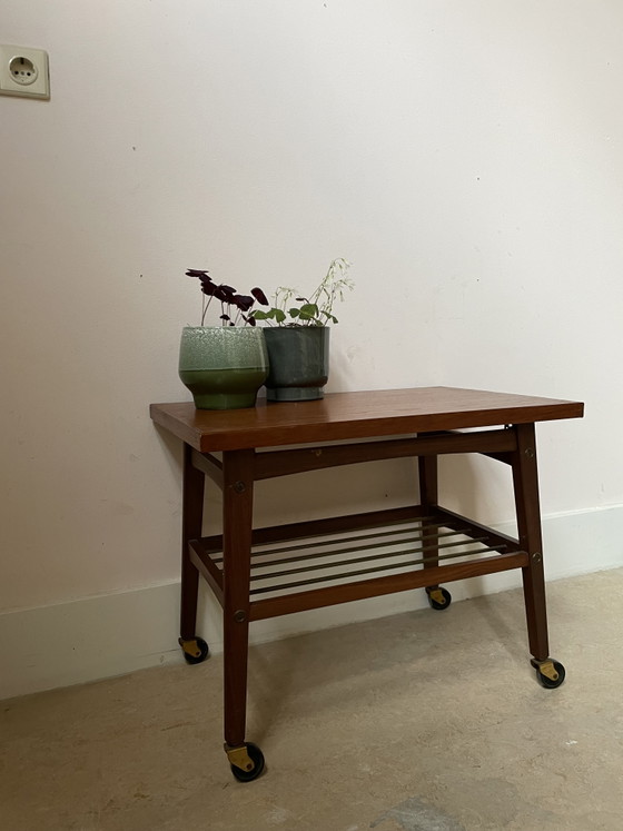 Image 1 of Bijzettafel op wieltjes - vintage uit Denemarken - mobiele plantenstandaard