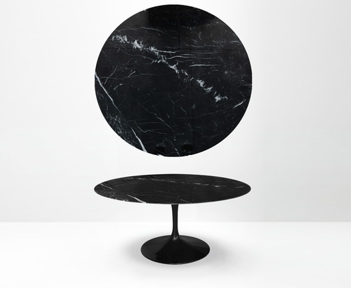 Originele Ronde Knoll Tulip Eettafel (137cm) in Nero Marquina Glanzend in Nieuwstaat!! Eero Saarinen – Marble, Metal