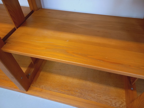 Image 1 of Grote modulaire boekenkast in 6 secties met 30 vintage grenenhouten planken uit de jaren 70 en 80.