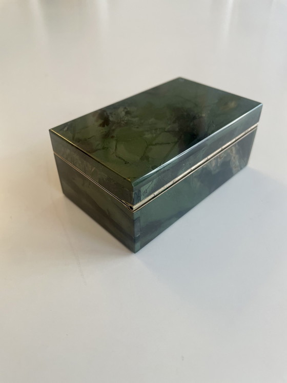 Image 1 of Scatola verde aus Jaspis mit Samtfutter