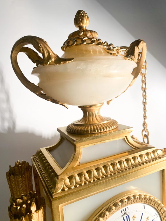 Raingo Frères Louis XVI Style Alabaster and Gilt Bronze Table Clock, 19th Century, Decorative Objects, Gold (photo 4 of 15)