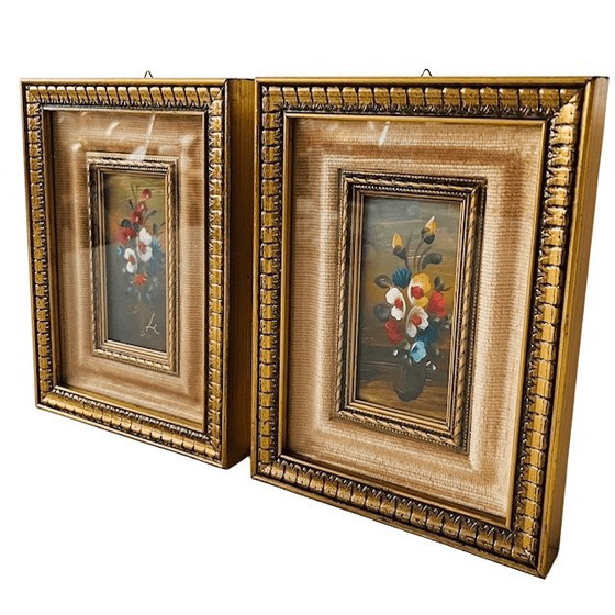 Image 1 of Set Mid-century Italiaanse olieverfschilderijen barok bloemen bloemboeket fluweel goud glas 1950's
