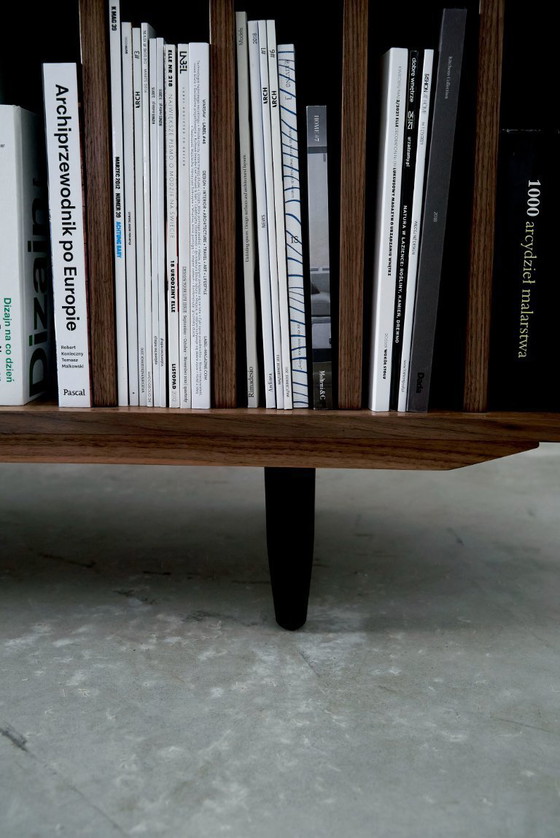 Image 1 of Cómoda giratoria de nogal O-S07 con tres cajones