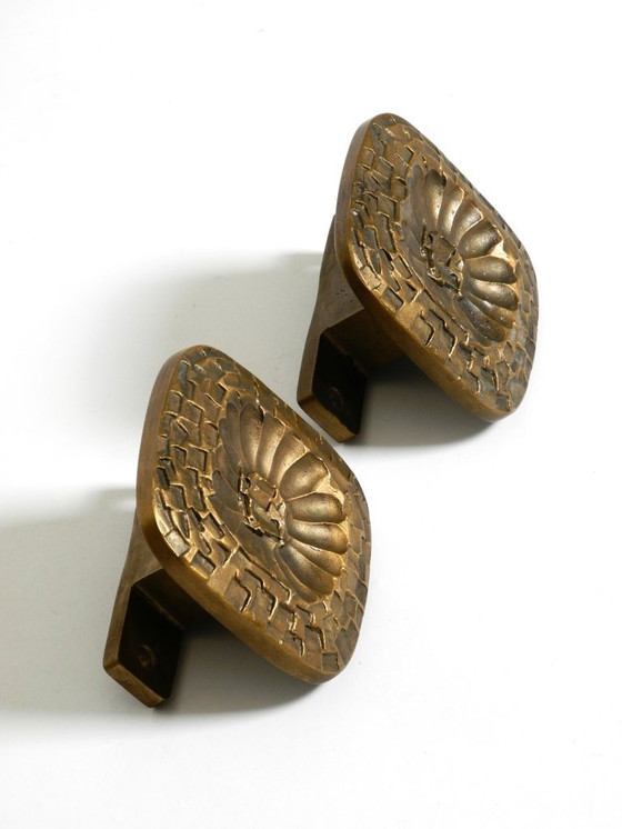 Image 1 of Wunderschöner, doppelseitiger Türgriff im Mid-Century-Modern-Stil aus schwerer Bronze.