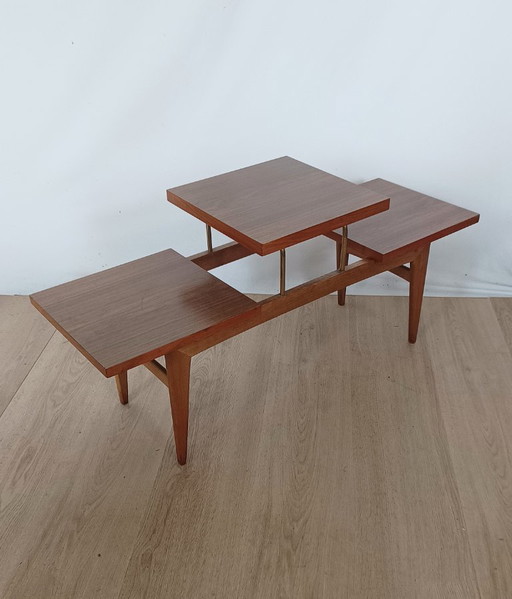 Ilse Moebel Nr. 3734, 1960er Jahre. Mehrstufiger Beistelltisch.