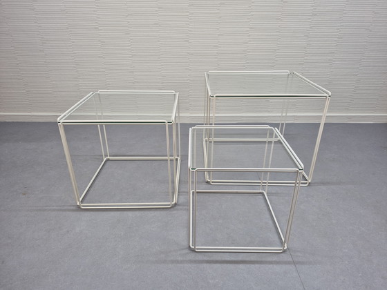 Image 1 of Tavolino Max Sauze. Tavolino da caffè vintage 'Isocele' bianco.