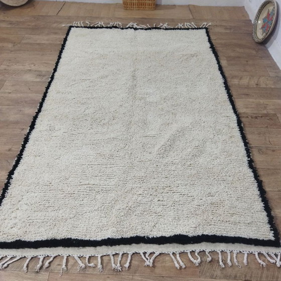 Image 1 of Minimal Berber Rug – Minimalist Berber Carpet | Moroccan Wool Rug | 245 × 150 cm