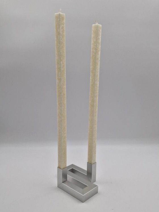 Image 1 of Candelabro de diseño que incluye velas a juego marcadas "Amabient"