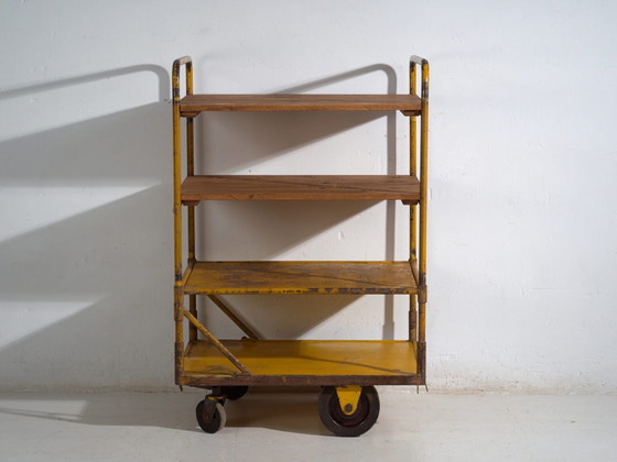 Chariot industriel en métal jaune – Chariot d'usine Europe – circa 1950 – Dessertes, Metal, Iron (photo 25 of 35)