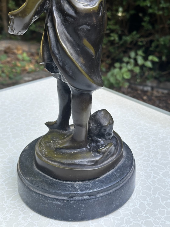 Bronzo con patina verde, "Giovane pescatore" di Hippolyte François Moreau, Francia, circa 1900 – Sculture (photo 12 of 13)