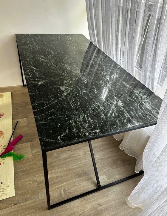 Image 1 of Tavolino da caffè e tavolo da pranzo arredati