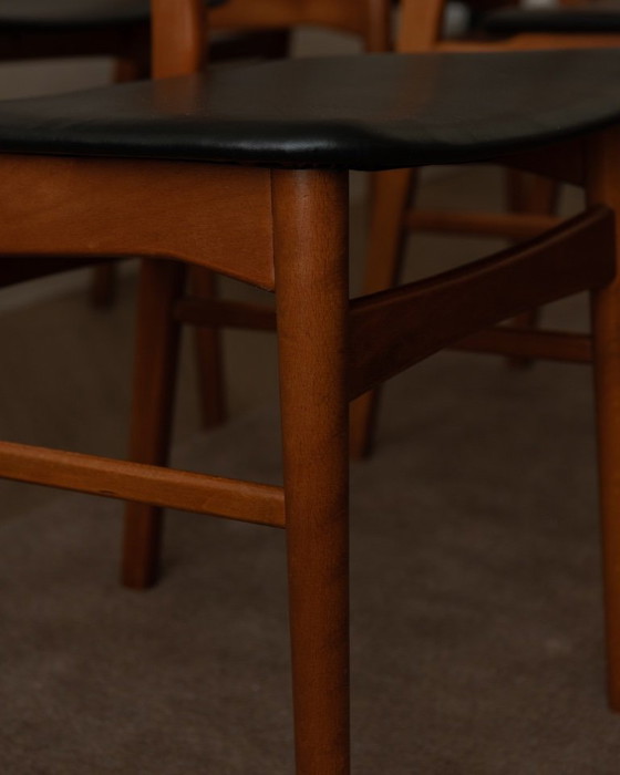 Image 1 of Set di 6 sedie da pranzo danesi di metà secolo · Teak e skai nero