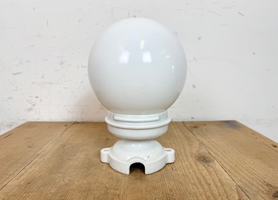 Image 1 of Vintage porseleinen plafondlamp met melkglas, jaren 50