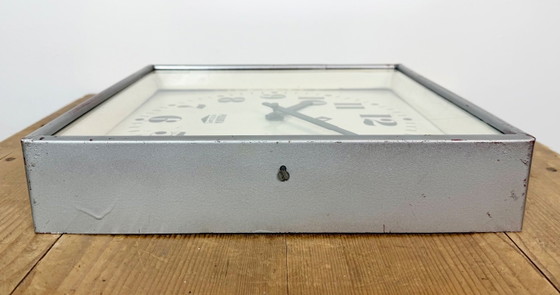 Grijze industriële vierkante wandklok van Rodopa Chepelare, jaren 60. – Klokken, Glass, Iron (photo 13 of 20)