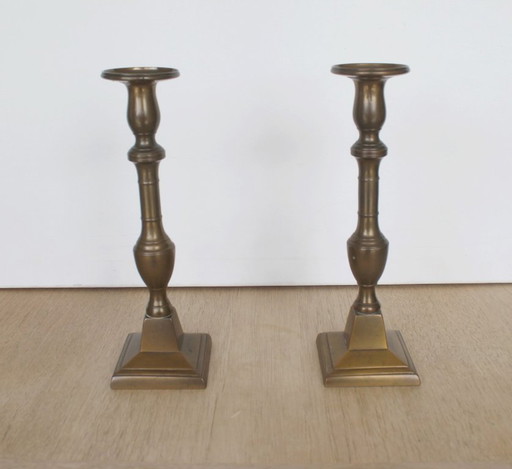 Candelabros, juego de 2, antiguos, de finales del siglo XIX, de latón.