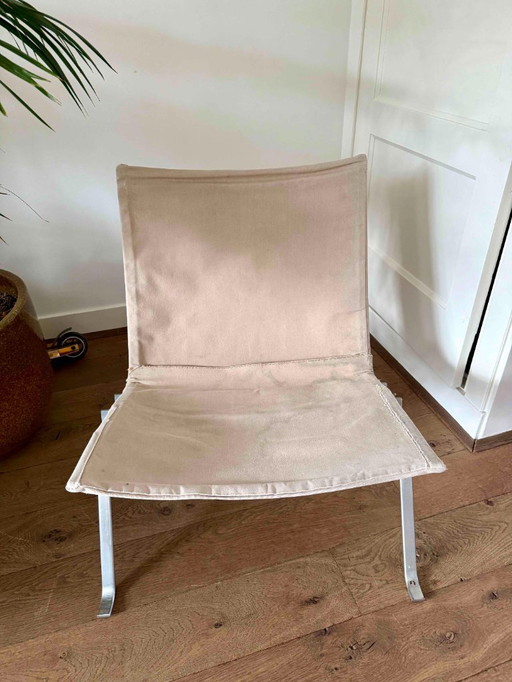 Poltrona lounge PK22 di Poul Kjærholm