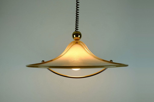 Grande suspension vintage Cristallux Hustadt en acrylique et laiton, style années 1970, hauteur réglable.