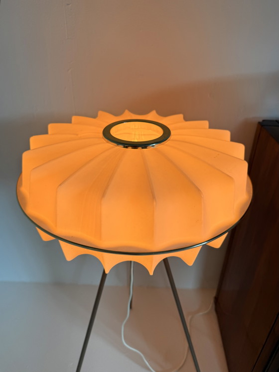 Image 1 of Lampadaire trépied vintage « OVNI », Allemagne années 70